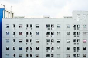 Minimalist Studio Green Pramuka Apartment