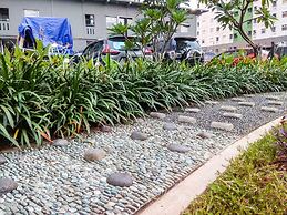 Minimalist Studio Green Pramuka Apartment