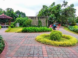 Minimalist Studio Green Pramuka Apartment