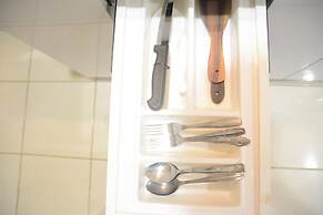 Gorgeous Studio Cinere Bellevue Apartment