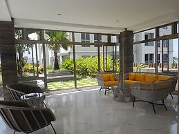 1BR Midtown Signature Apartment with Sofa Bed