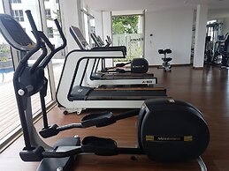 1BR Midtown Signature Apartment with Sofa Bed