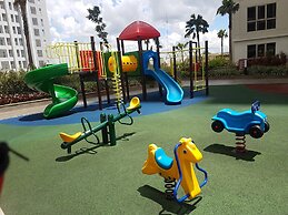 1BR Midtown Signature Apartment with Sofa Bed