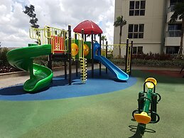 1BR Midtown Signature Apartment with Sofa Bed