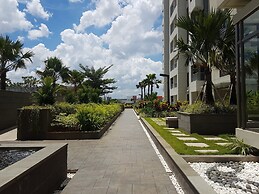 1BR Midtown Signature Apartment with Sofa Bed