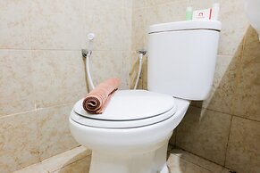 Minimalist Studio Room Great Western Apartment