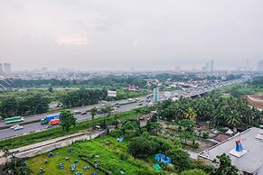Minimalist Studio Room Great Western Apartment