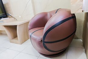 Minimalist Studio Room Great Western Apartment