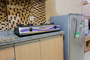 Minimalist Studio Room Great Western Apartment