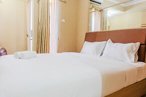 Minimalist Studio Room Great Western Apartment