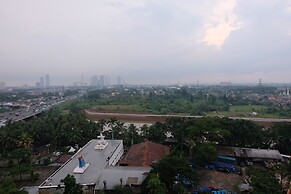 Minimalist Studio Room Great Western Apartment