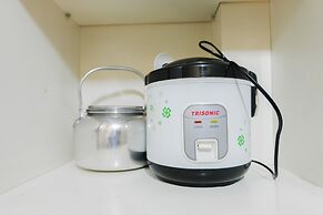 Minimalist Studio Room Great Western Apartment