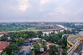 Minimalist Studio Room Great Western Apartment