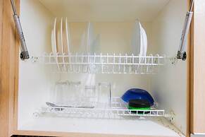 Minimalist Studio Room Great Western Apartment