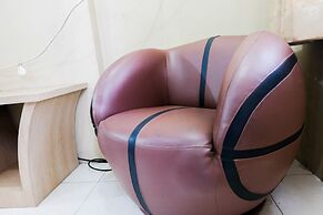 Minimalist Studio Room Great Western Apartment