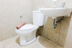 Minimalist Studio Room Great Western Apartment