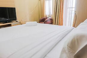 Minimalist Studio Room Great Western Apartment