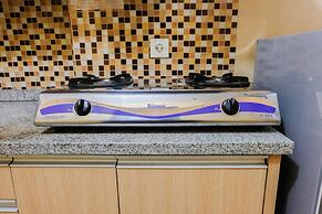 Minimalist Studio Room Great Western Apartment