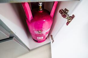 Modern and Comfort 2BR Bassura City Apartment