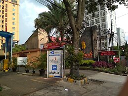 Spacious Studio Room at Grand Setiabudi Apartment