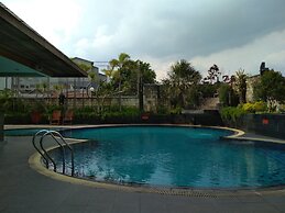 Spacious Studio Room at Grand Setiabudi Apartment