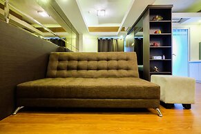 Spacious Studio Room at Green Pramuka Apartment