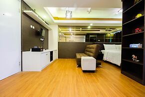 Spacious Studio Room at Green Pramuka Apartment