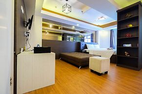 Spacious Studio Room at Green Pramuka Apartment