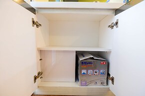 Spacious Studio Room at Green Pramuka Apartment