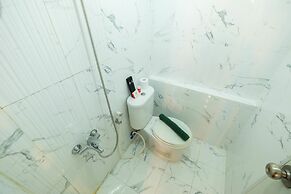 Spacious Studio Room at Green Pramuka Apartment