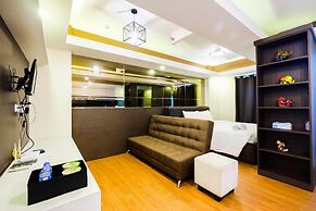 Spacious Studio Room at Green Pramuka Apartment