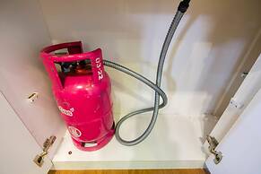 Spacious Studio Room at Green Pramuka Apartment