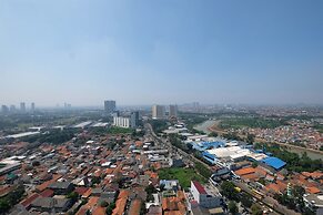 Fabulous Tree Park City Studio Apartment near ICE BSD