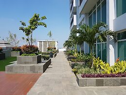 Fabulous Tree Park City Studio Apartment near ICE BSD