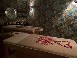 Shimall Deluxe Hotel