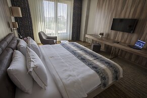 Shimall Deluxe Hotel