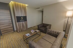 Shimall Deluxe Hotel