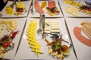 Shimall Deluxe Hotel