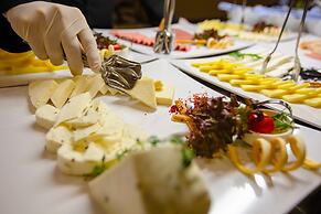 Shimall Deluxe Hotel