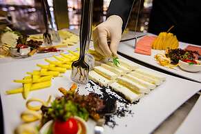 Shimall Deluxe Hotel