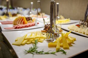 Shimall Deluxe Hotel