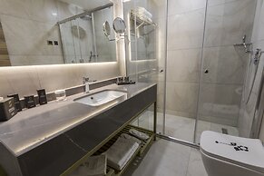 Shimall Deluxe Hotel