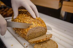 Shimall Deluxe Hotel