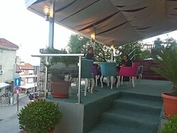 Prag Apartments & Rooms
