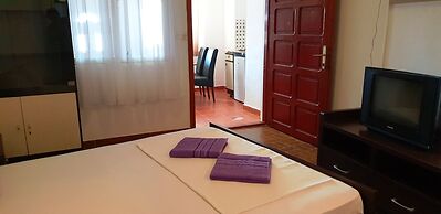 Prag Apartments & Rooms