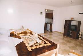 Panorama Apartments & Rooms