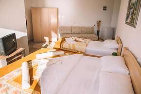 Panorama Apartments & Rooms