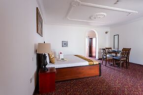Royal Elmount Hotel