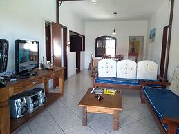 Casa com 4 Suítes e Piscina em Búzios