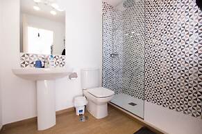 Surfers Retreat - Hostel - Adults Only